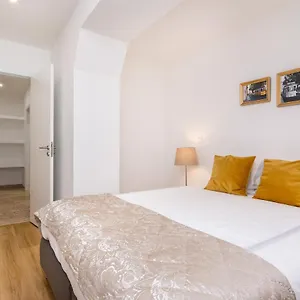 Apartment Whome | Graca Premium #23, Lisbon